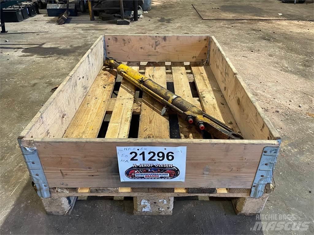  Skovlcylinder ex. MF50BX Hydraulikk