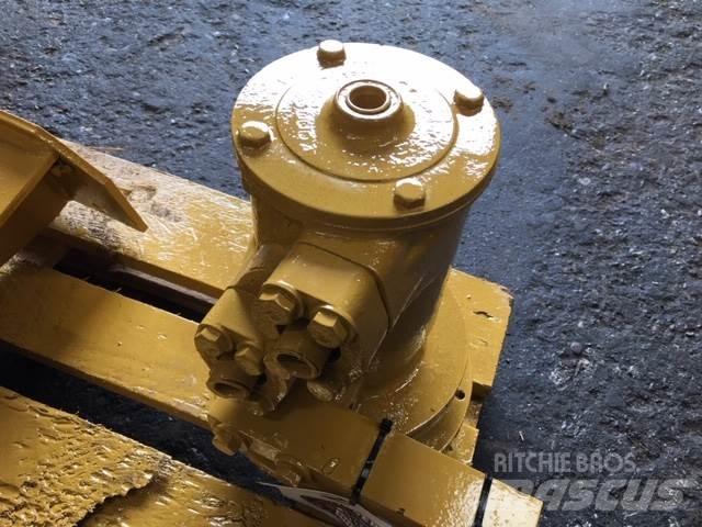  Svirvel ex. Cat 320L Andre komponenter