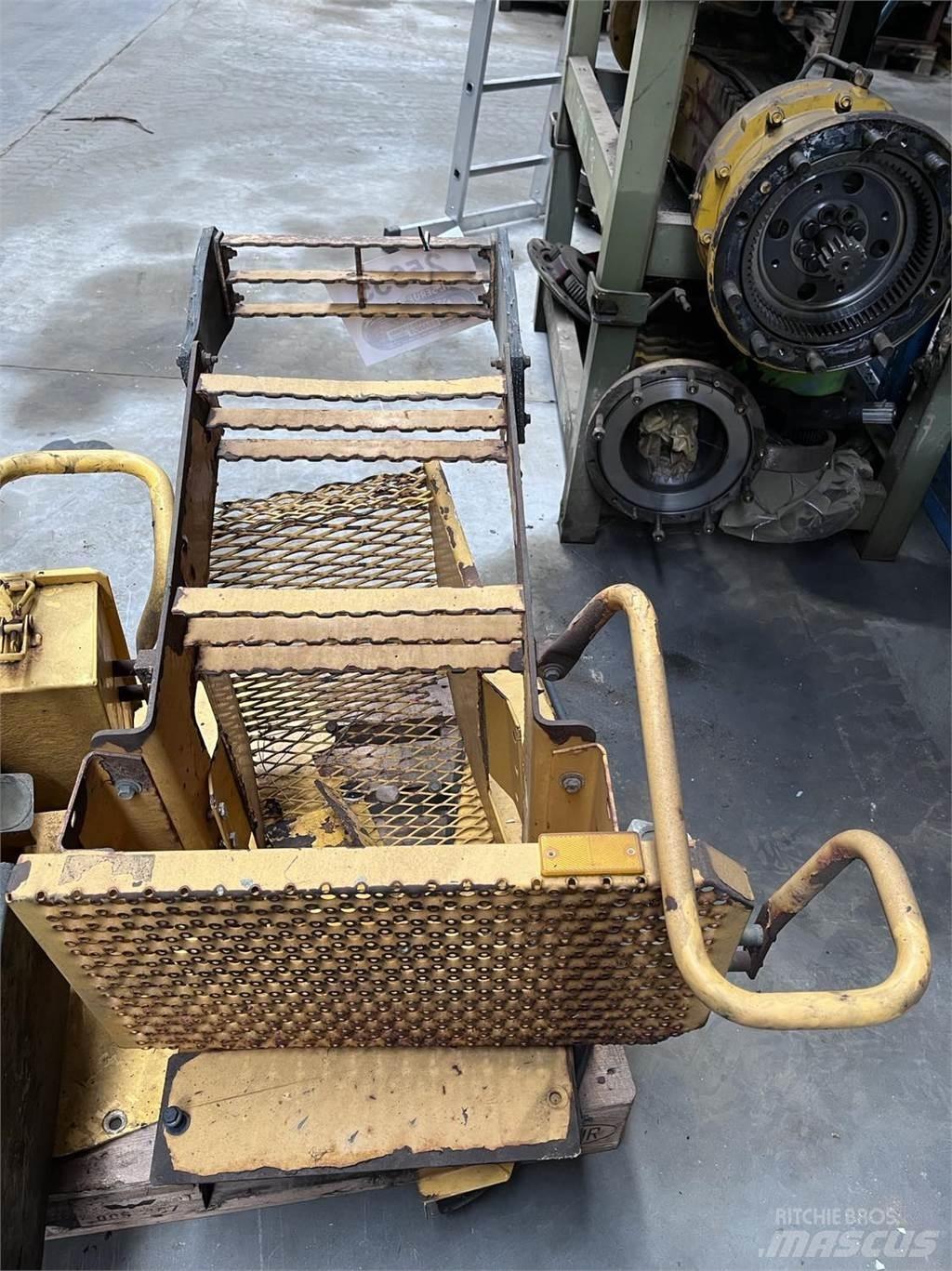  Trappe, Volvo L90E Andre komponenter
