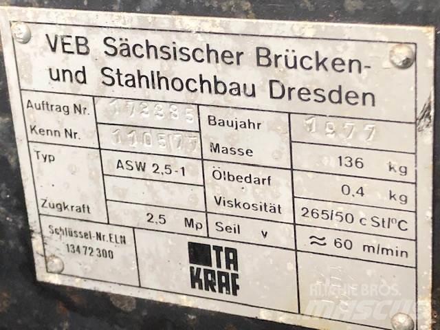 VEB spil - 2,5 T - 2 stk. Stillas, vinsjer og vareheiser