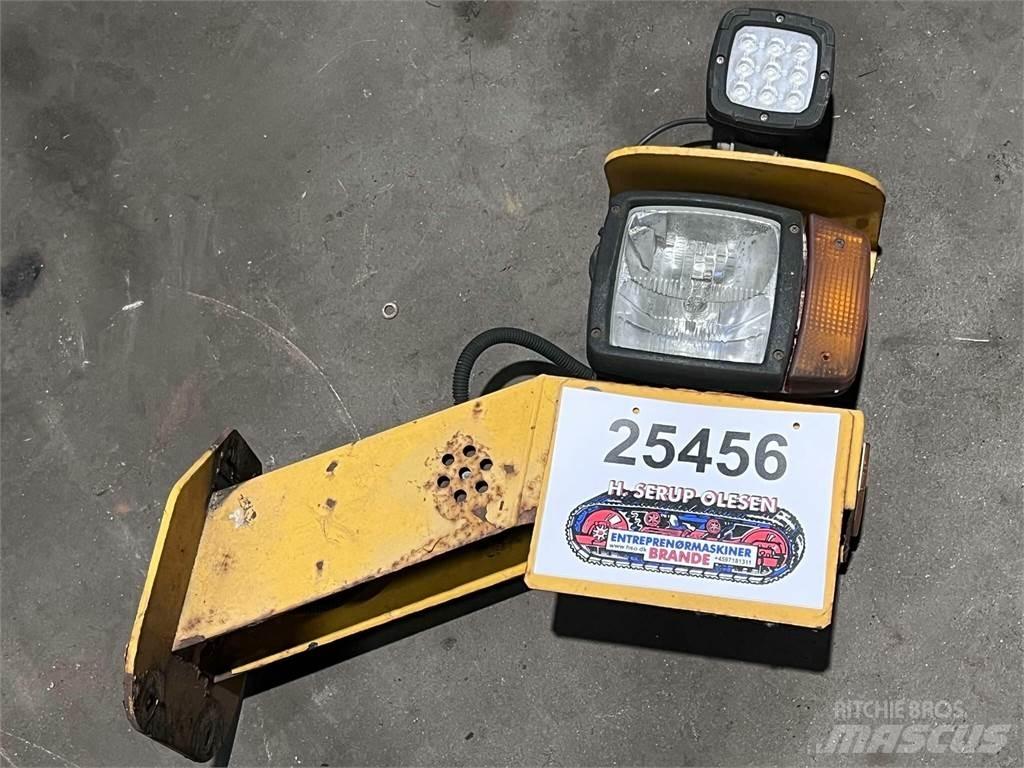 Volvo L120F frontlygte Lys - Elektronikk