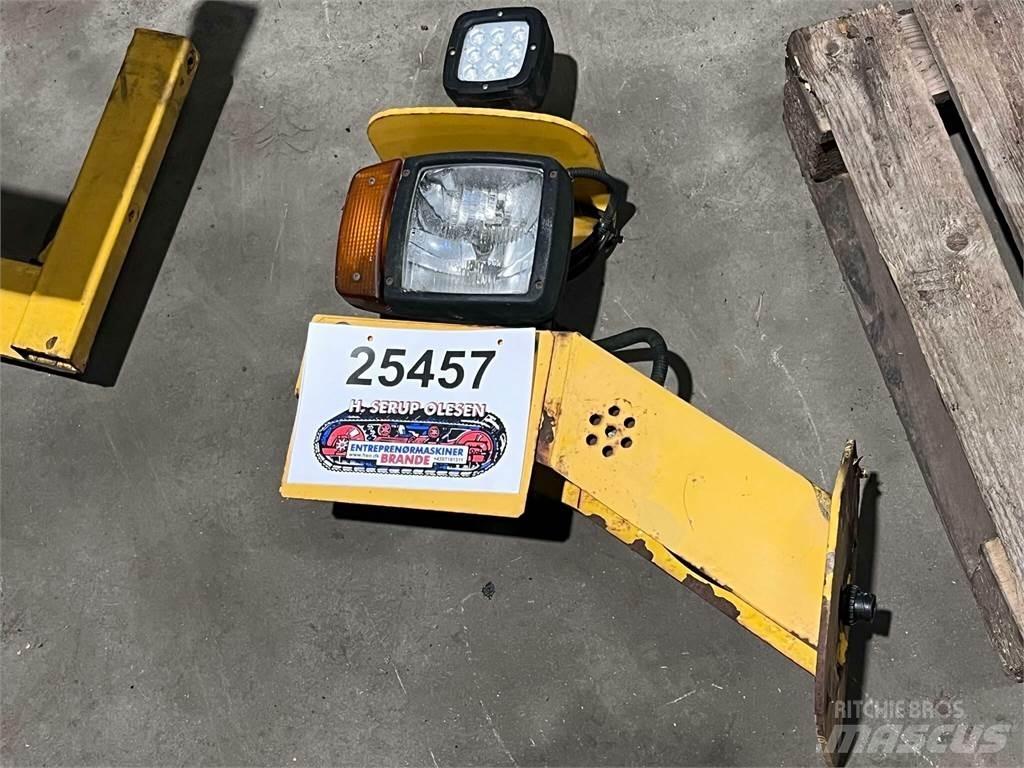 Volvo L120F frontlygte Lys - Elektronikk