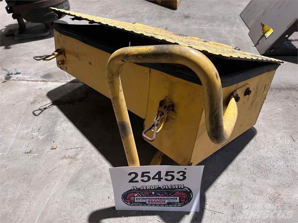 Volvo L120F værktøjskasse Andre komponenter
