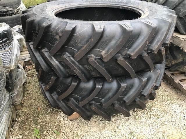  Rear Tyres Dekk, hjul og felger