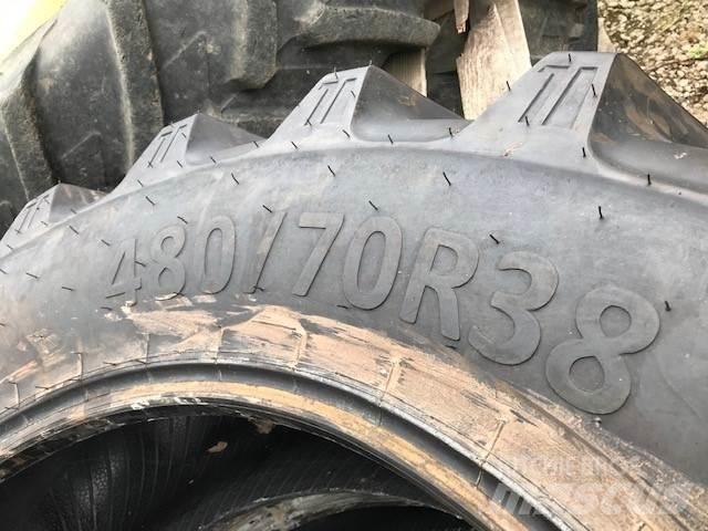  Rear Tyres Dekk, hjul og felger