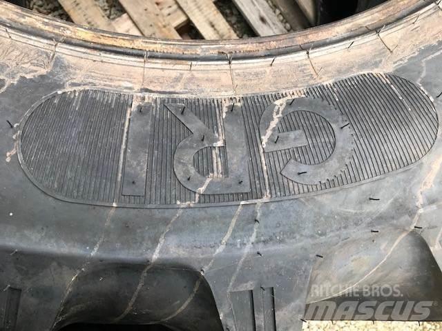  Rear Tyres Dekk, hjul og felger