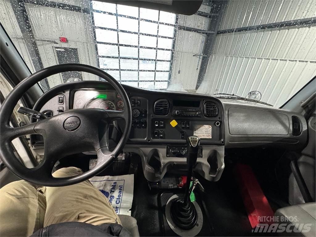 Freightliner M2 106 Tippbil