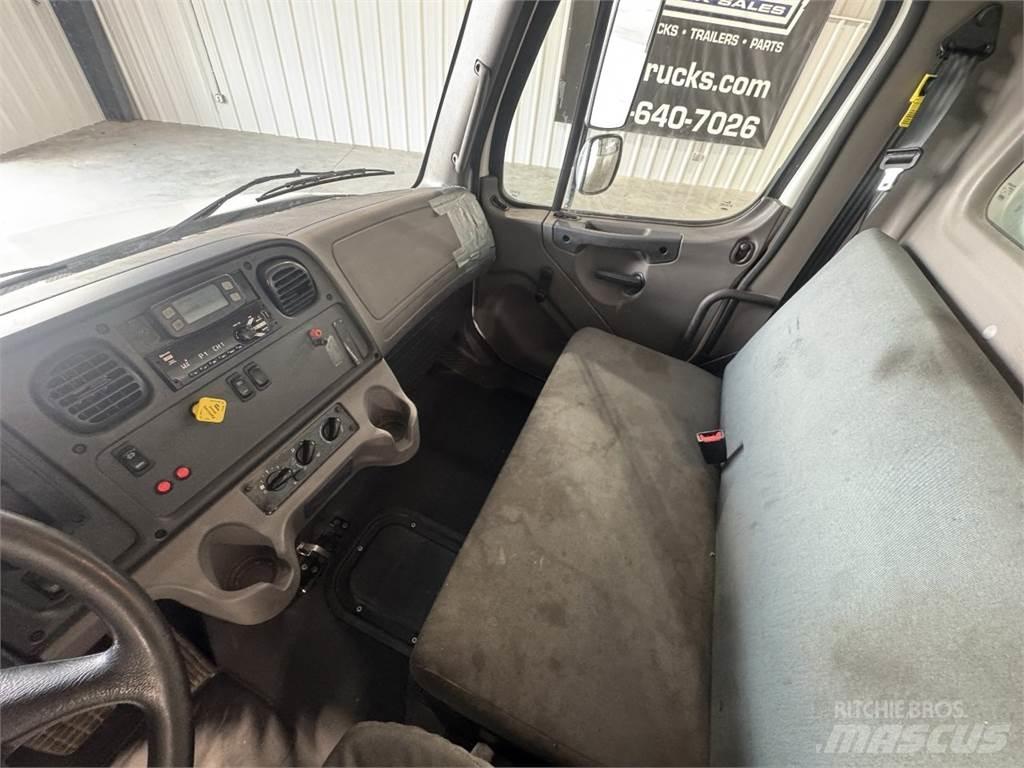Freightliner M2106 Skapbiler