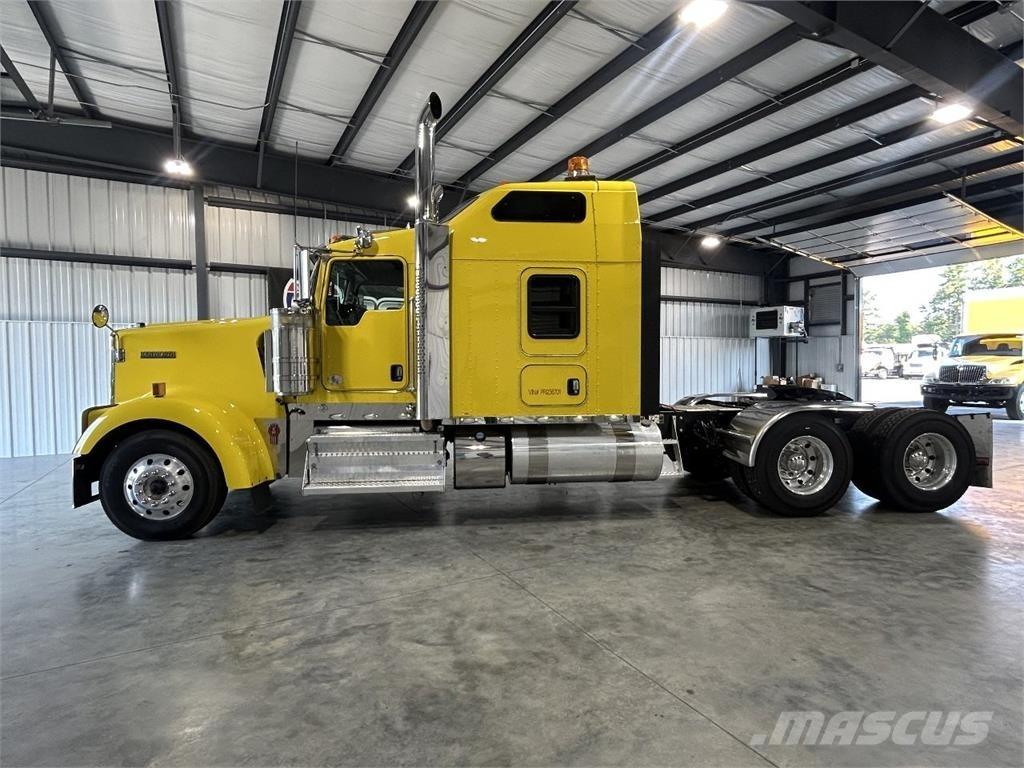 Kenworth W900L Trekkvogner