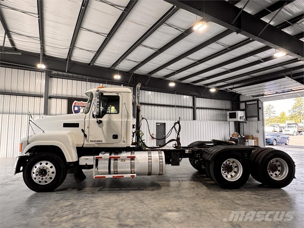 Mack CHU613 Trekkvogner