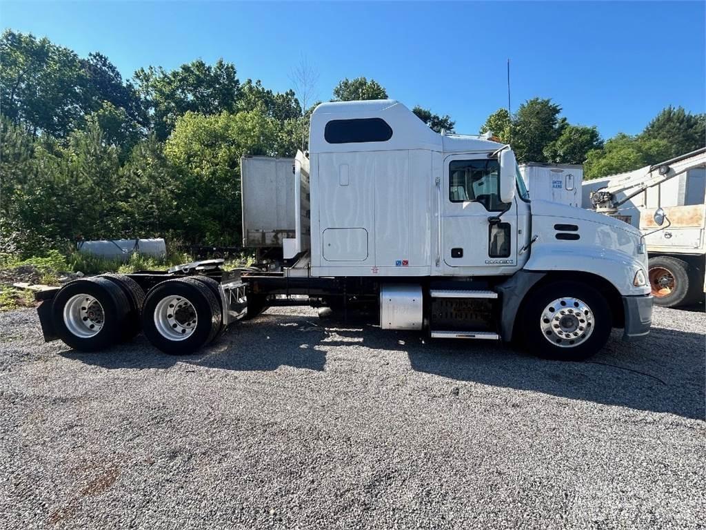 Mack CXU613 Trekkvogner