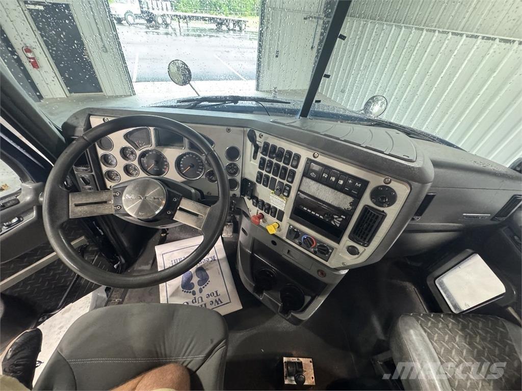 Mack CXU613 Trekkvogner