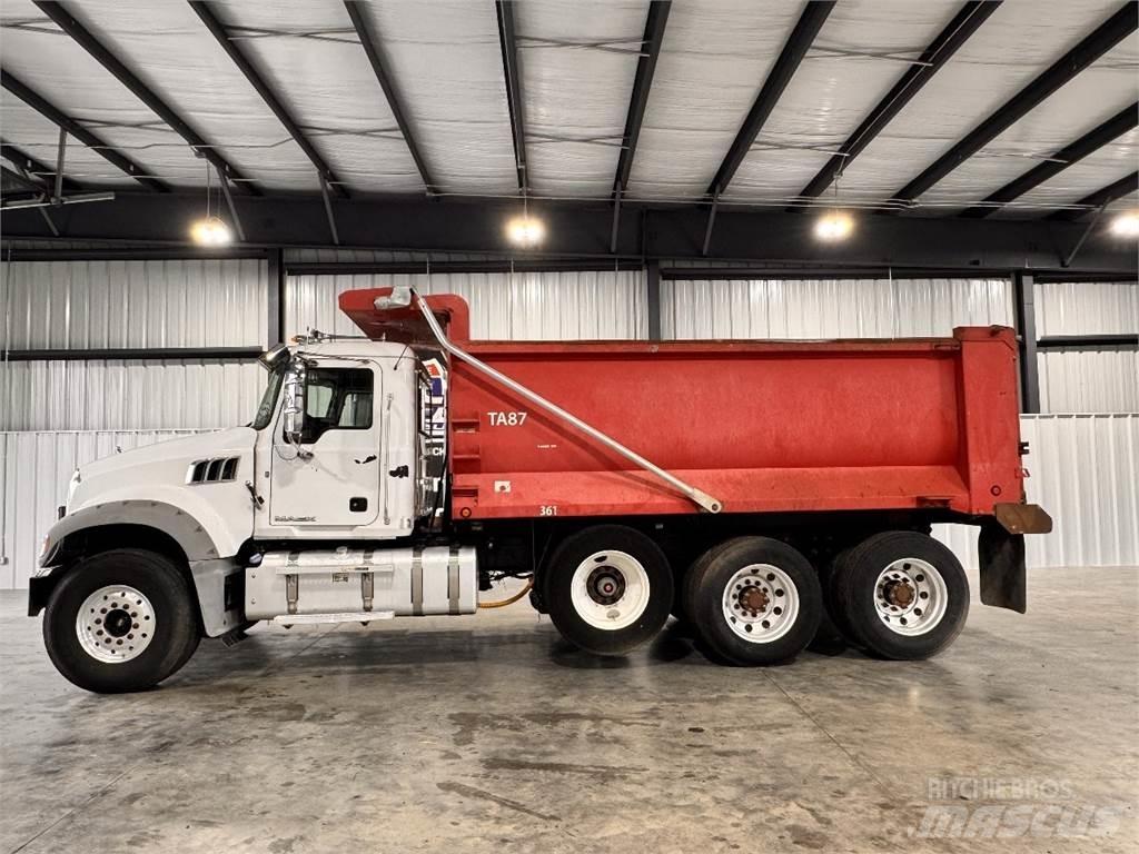 Mack GU713 Tippbil