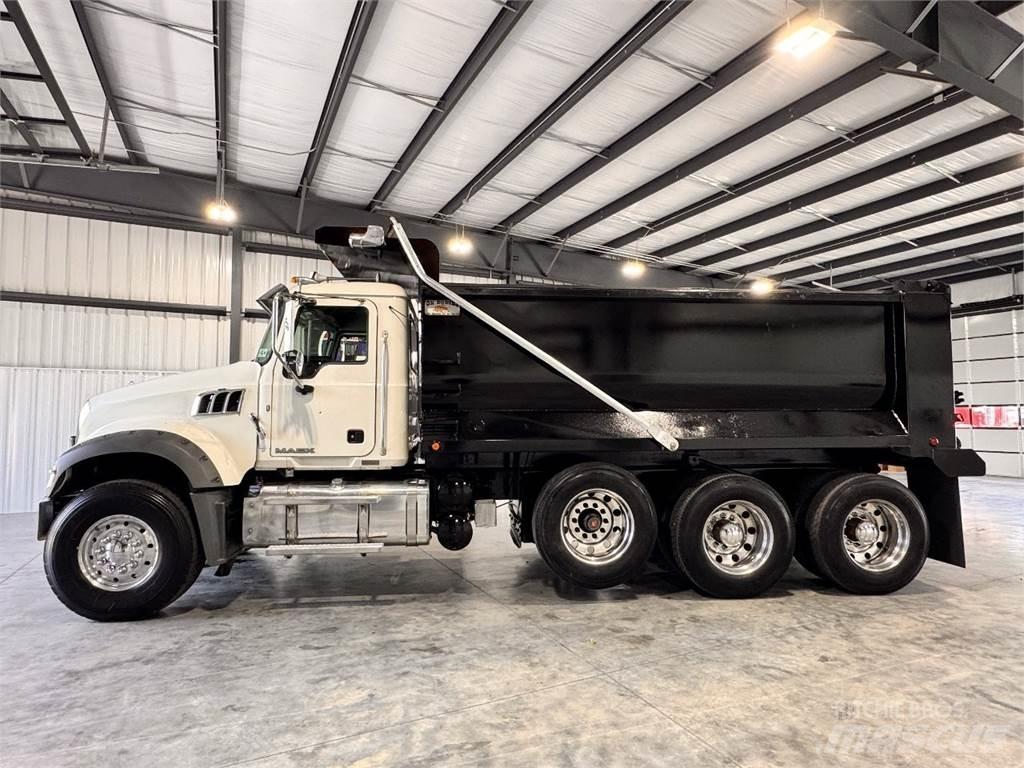 Mack GU713 Tippbil