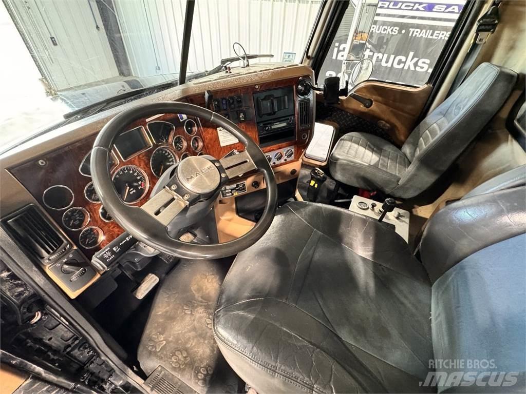 Mack GU713 Tippbil