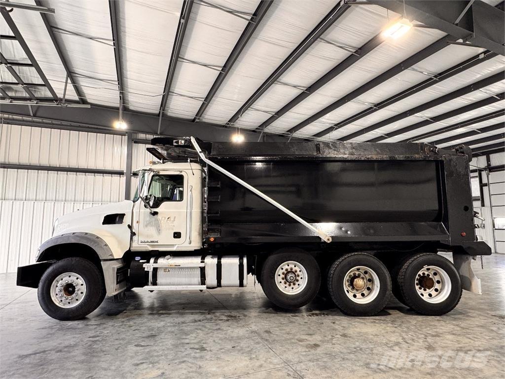 Mack GU713 Tippbil