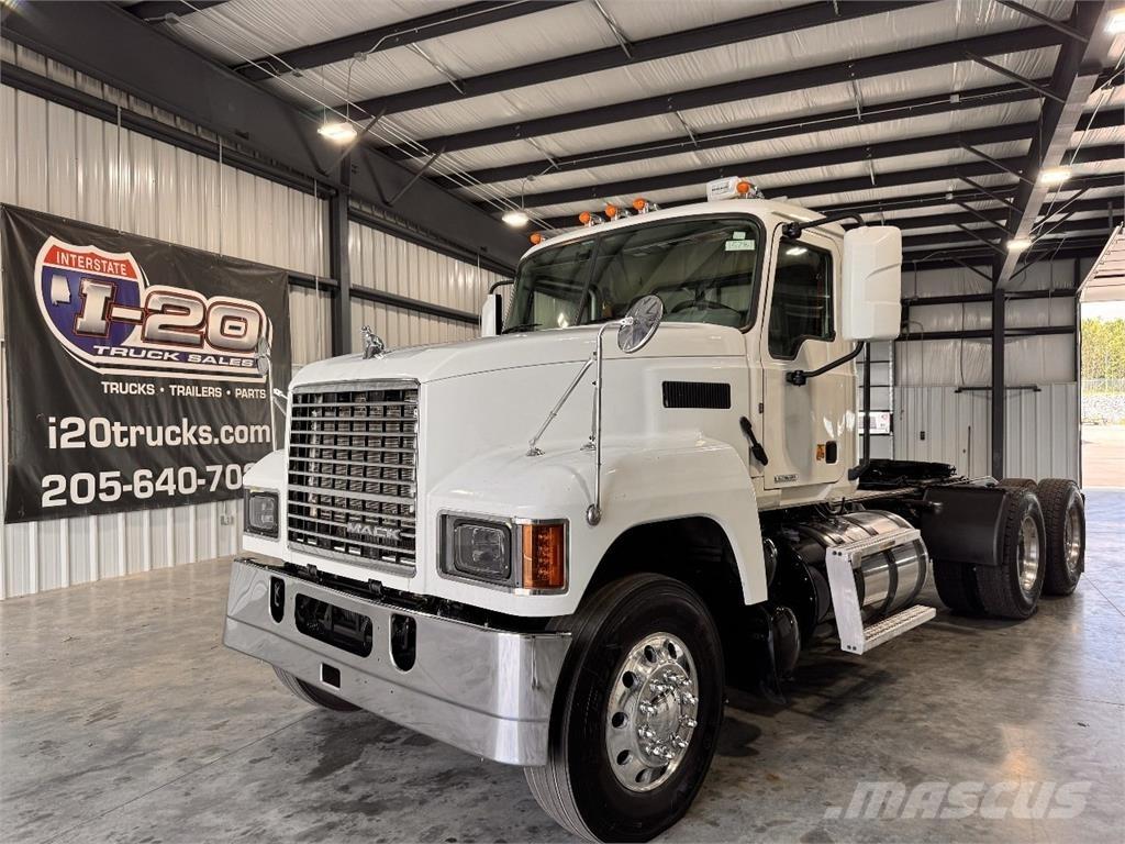 Mack Pinnacle Trekkvogner