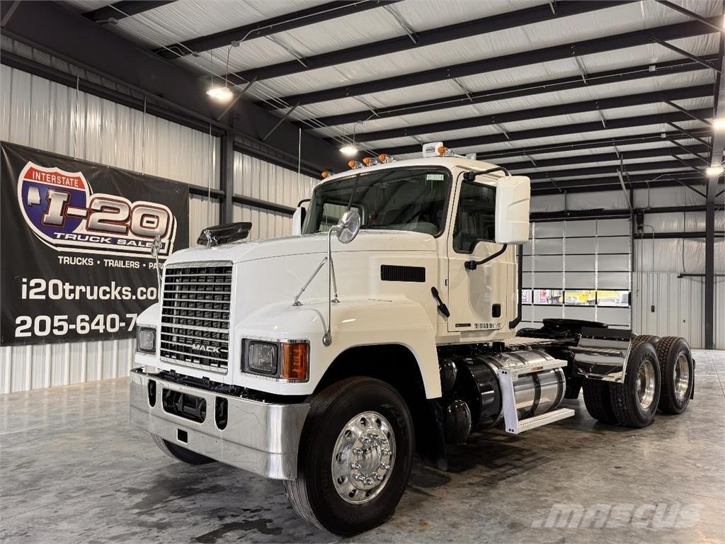 Mack Pinnacle Trekkvogner