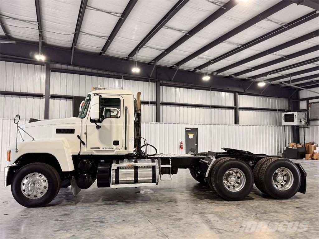 Mack Pinnacle Trekkvogner
