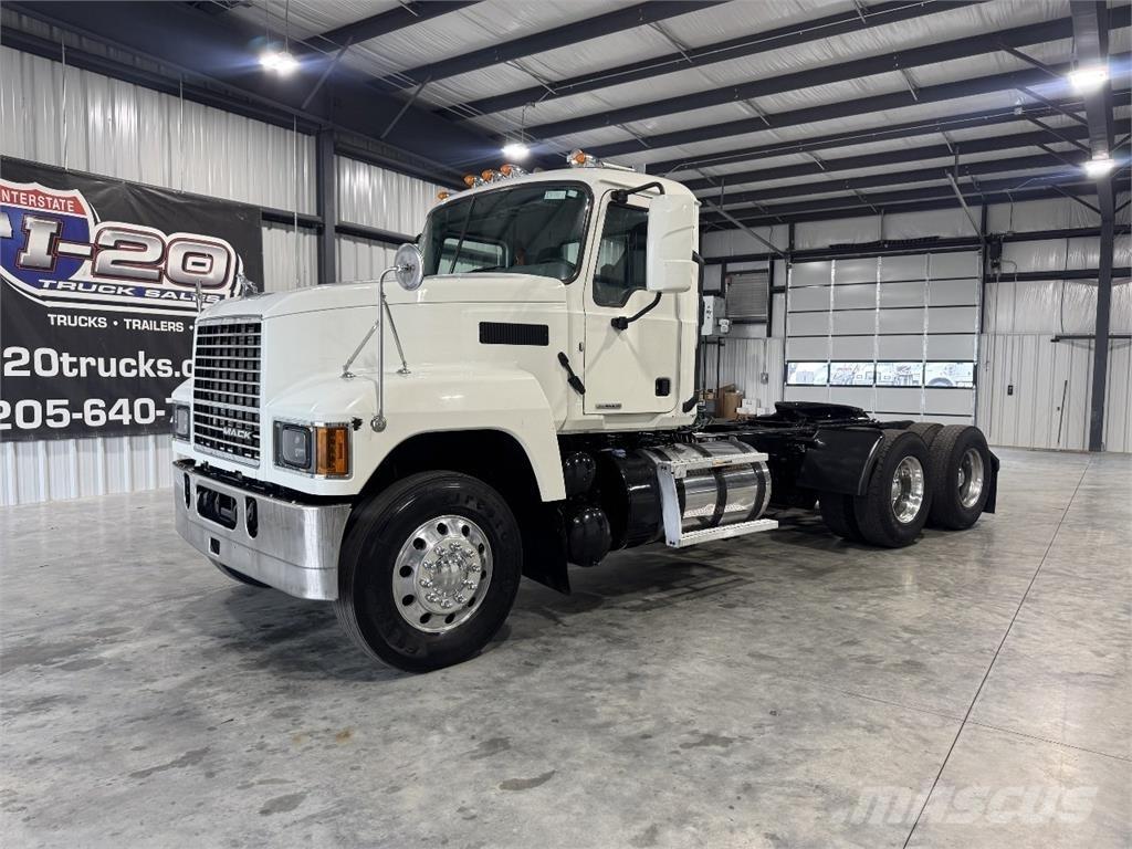 Mack Pinnacle Trekkvogner