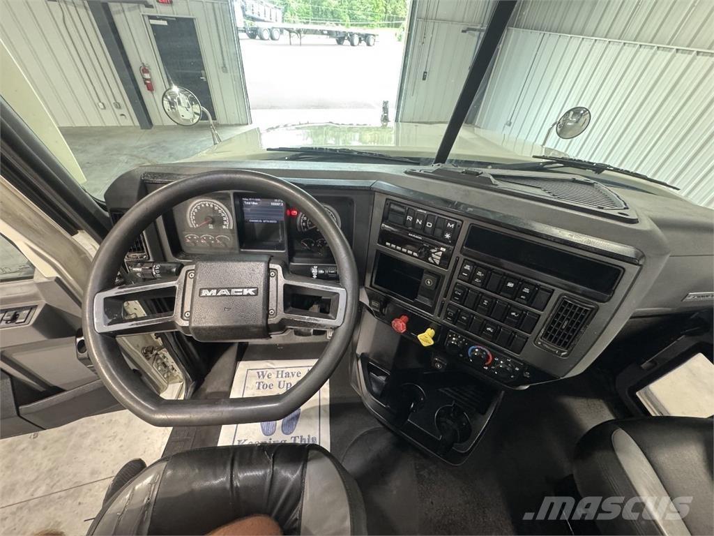 Mack Pinnacle Trekkvogner