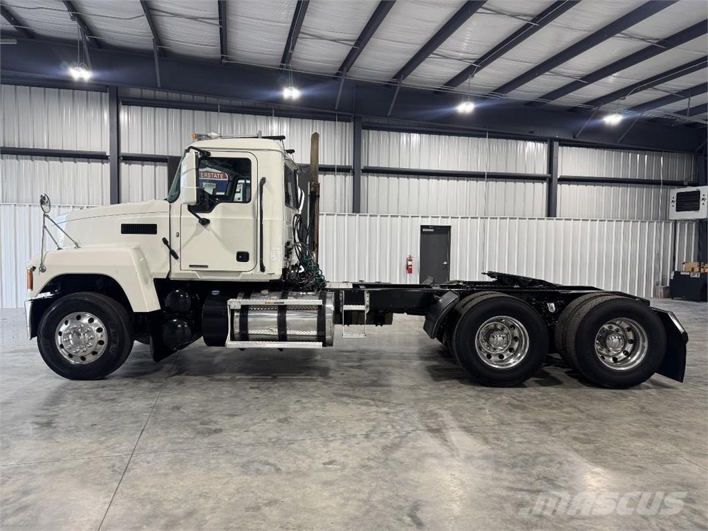 Mack Pinnacle Trekkvogner
