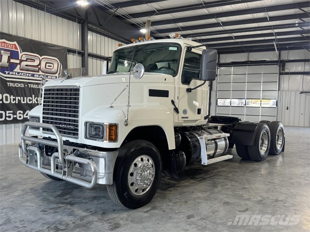 Mack Pinnacle Trekkvogner