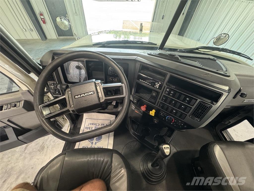 Mack Pinnacle Trekkvogner