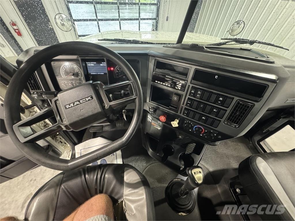 Mack Pinnacle 64T Trekkvogner