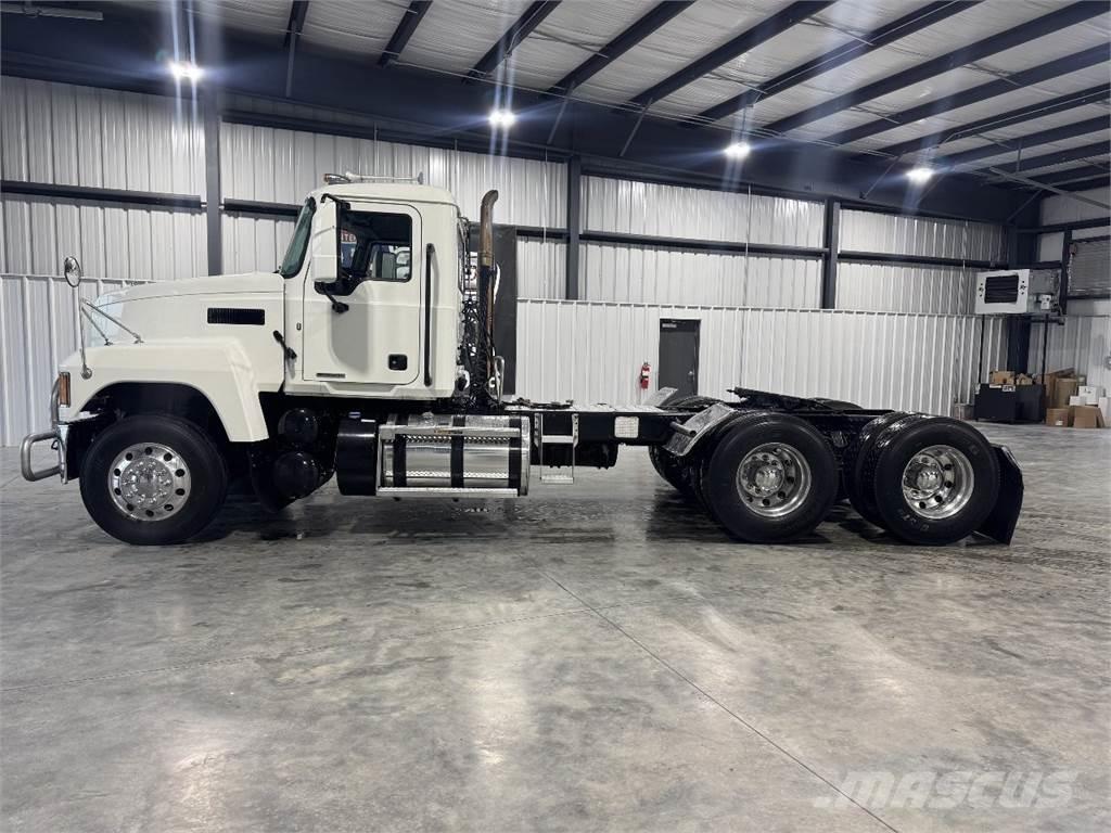 Mack Pinnacle 64T Trekkvogner