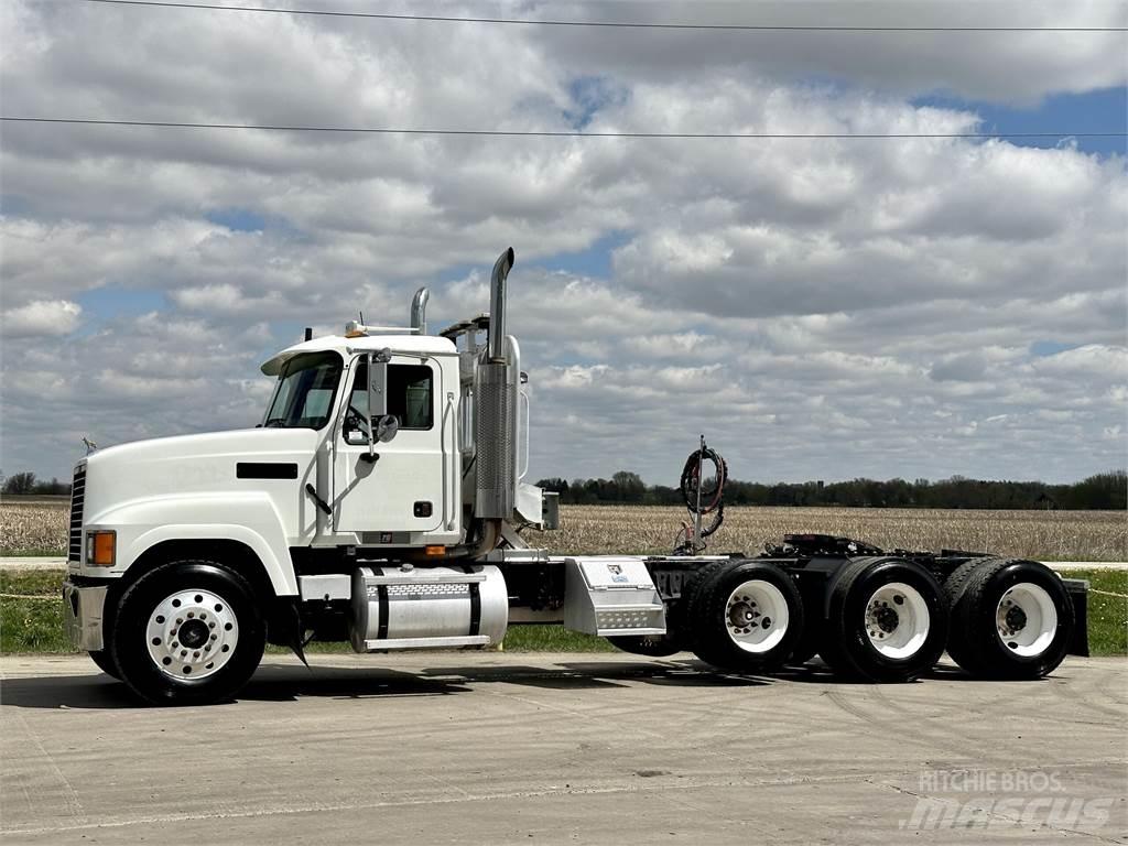 Mack CH613 Trekkvogner