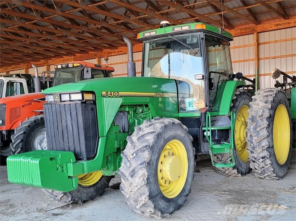 John Deere 8400 Traktorer