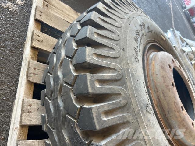  14.00-20 Tyres Dekk, hjul og felger