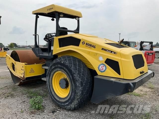 Bomag BW211D-5 Valsetog
