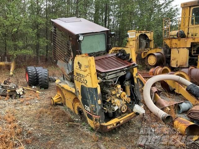 CAT 236 Kompaktlastere