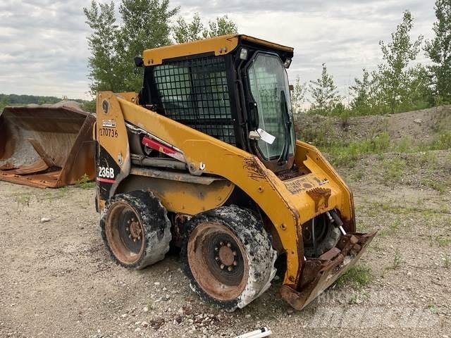 CAT 236B Kompaktlastere