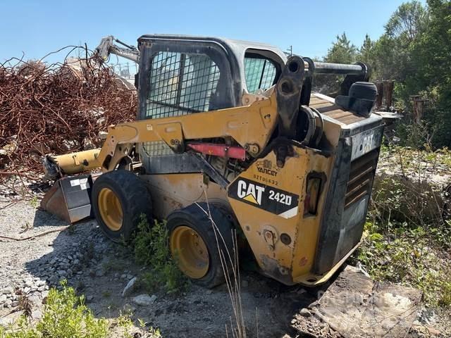 CAT 242D Kompaktlastere