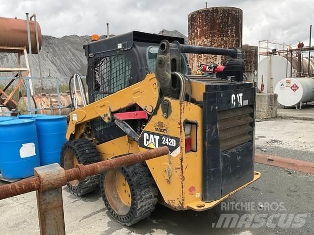 CAT 242D Kompaktlastere
