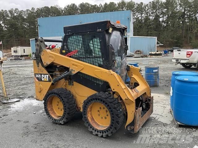 CAT 242D Kompaktlastere