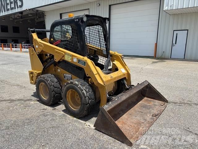CAT 242D Kompaktlastere