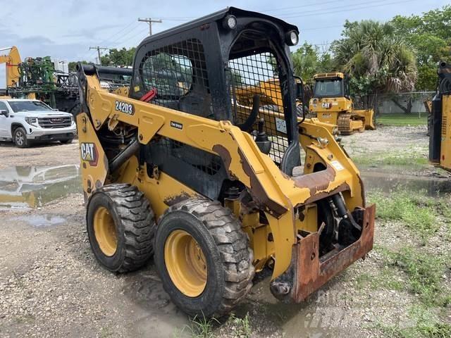 CAT 242D3 Kompaktlastere