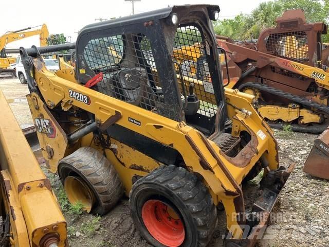 CAT 242D3 Kompaktlastere