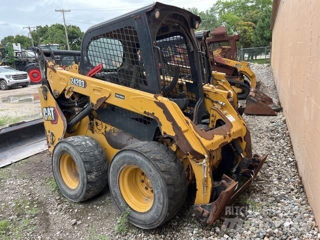 CAT 242D3 Kompaktlastere