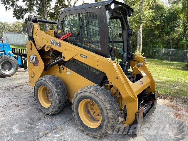 CAT 242D3 Kompaktlastere