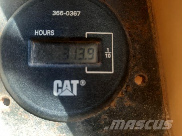 CAT 572G Rørutleggere