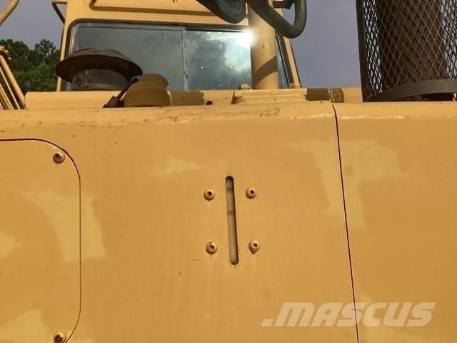 CAT 615C II Veiskrape