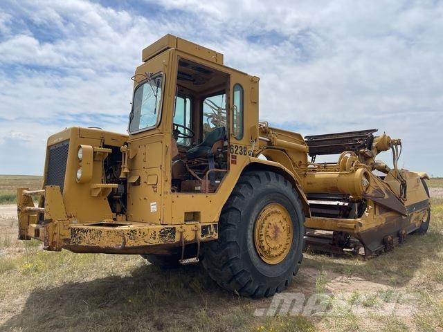 CAT 623B Veiskrape