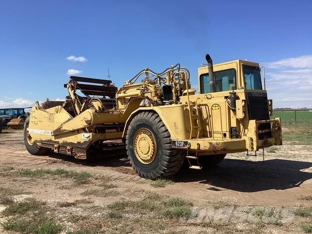 CAT 623F Veiskrape