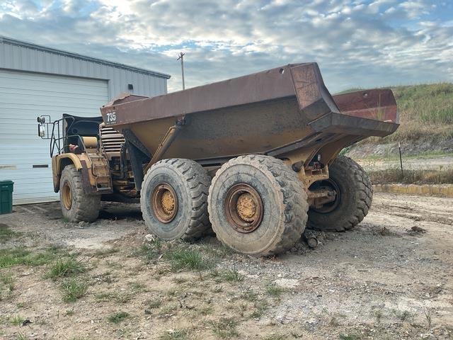 CAT 735 Rammestyrte Dumpere