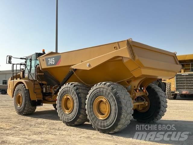 CAT 745 Rammestyrte Dumpere